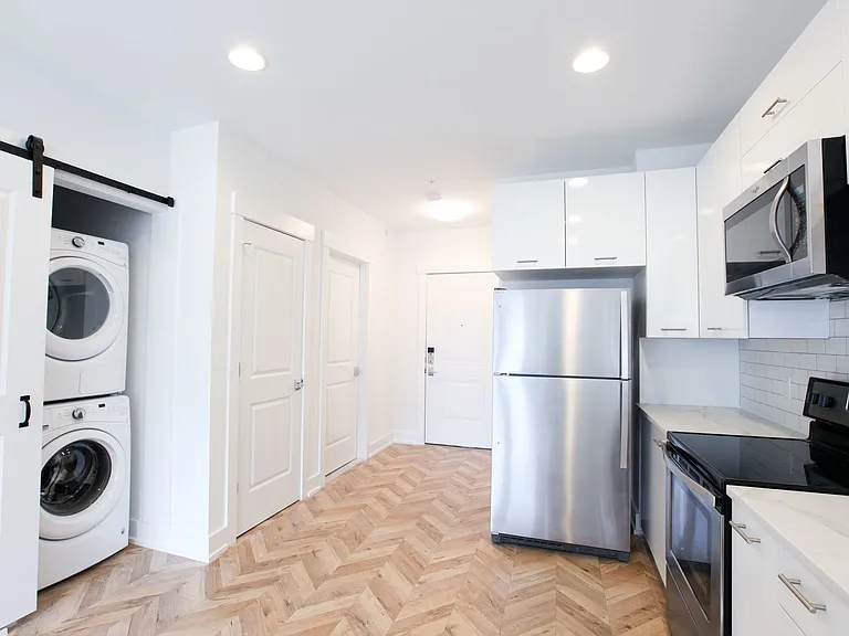 Excelsior Park Apartments — Photo 31