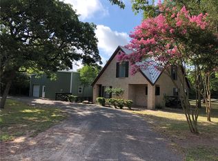 8 Bonanza Ln, Hilltop Lakes, TX 77871