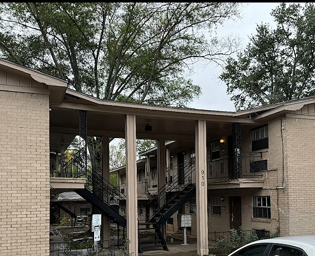 910 Sandefur St #100 — Photo 6
