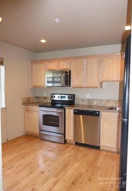 2 bed, 716 sqft, $1,850 — Photo 3
