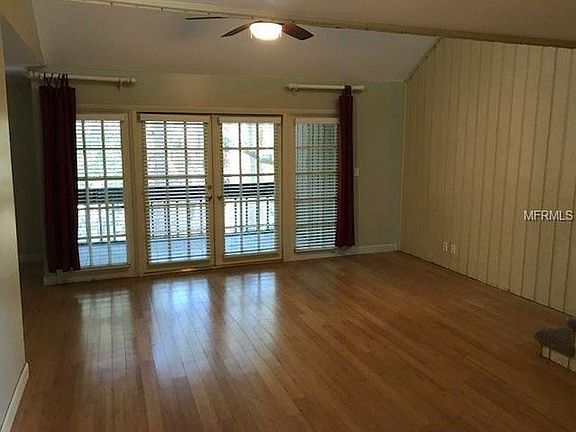 3rd image of 215 Crown Oaks Way