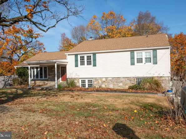 1 N Kings Oak Ln, Philadelphia, PA 19115