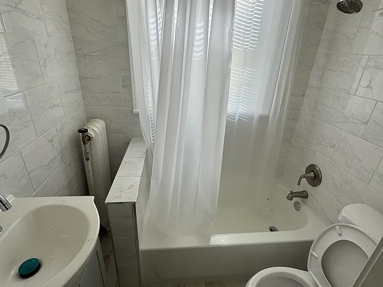 4725-4727 Chester Ave #A2 — Photo 4