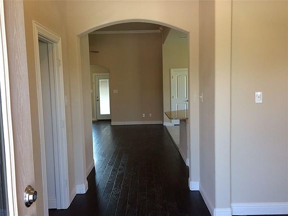 4th image of 1007 Lombard Dr