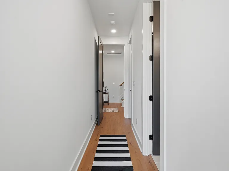 512 Gordon St — Photo 1