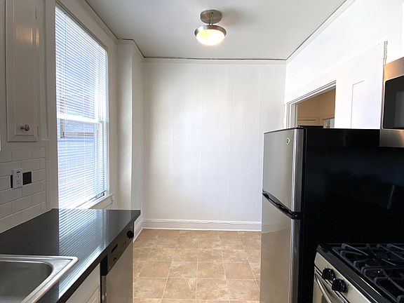 3rd image of 2300 Webster St APT 605