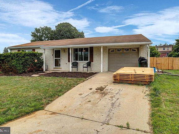 2nd image of 82 Roosevelt Arms Ct