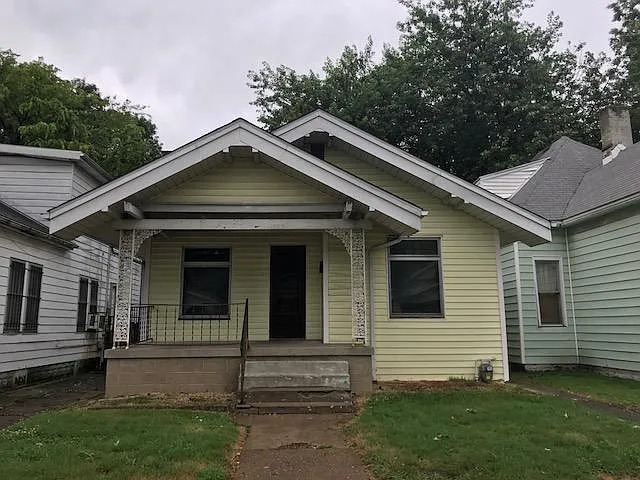 1555 S Morton Ave photo 1