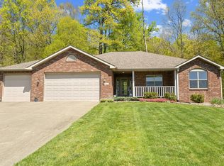 310 Whispering Pine Dr, Martinsville, IN