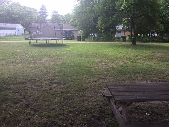 4th image of 820 Lilac Ave