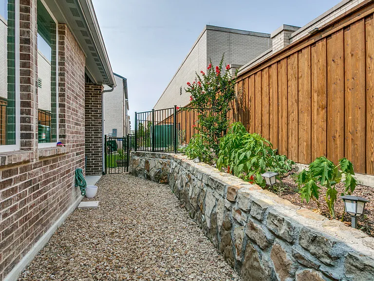 4265 Watson Way — Photo 23