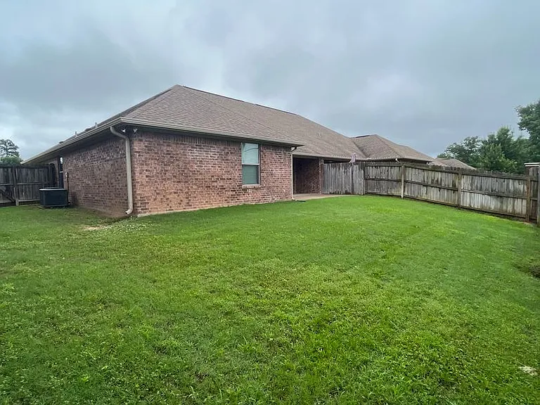 4011 Stonebridge Dr — Photo 3