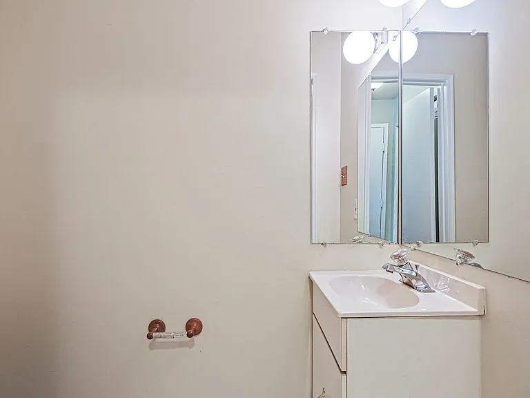 4906 Columbia Rd #8 — Photo 8