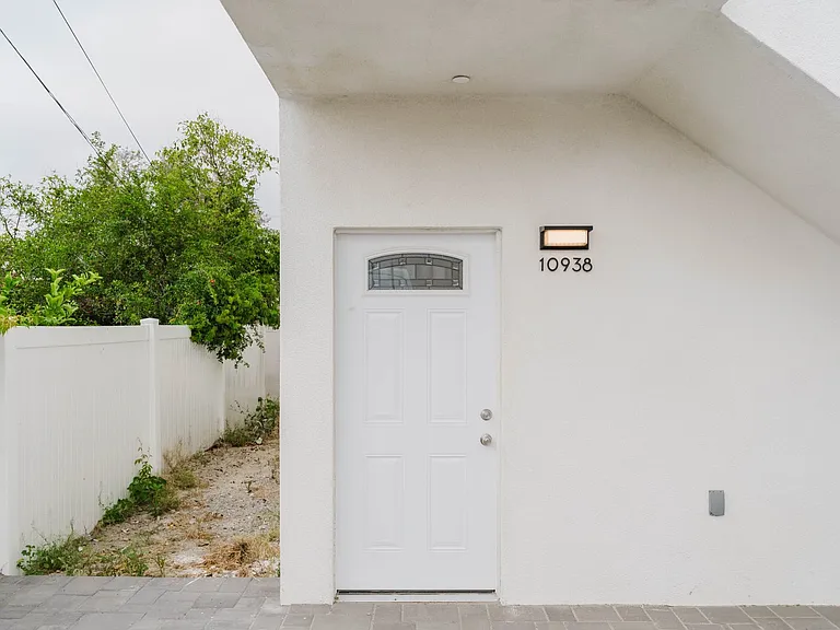 10938 Olinda St — Photo 3