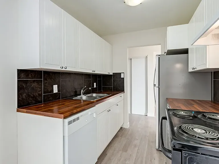 608 2nd St W #308 — Photo 31