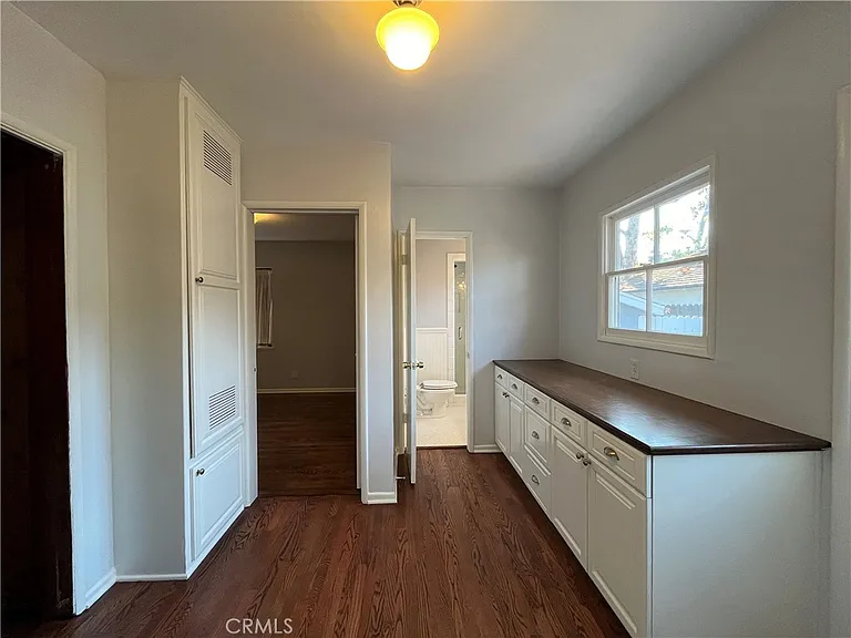 22607 Collins St — Photo 8