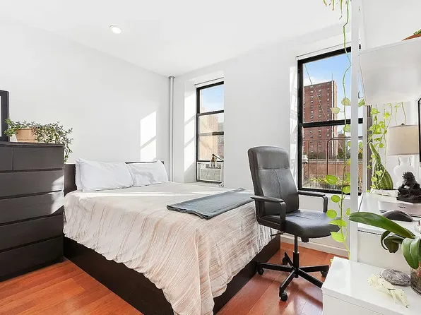 117 Henry Street image 1 of 8
