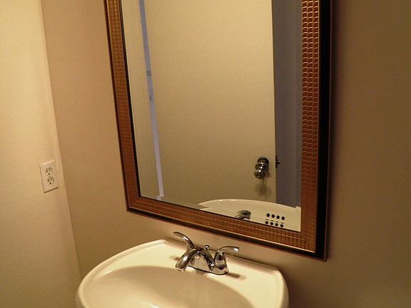4th image of 423 Ashland Ave APT C