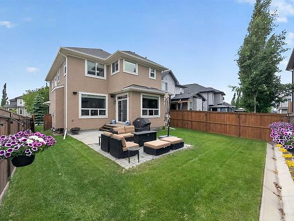 5th image of 131 W Cranarch Cres SE