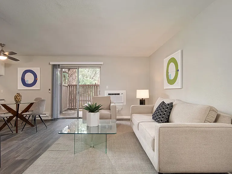 St. Charles Oaks Apartments — Photo 33
