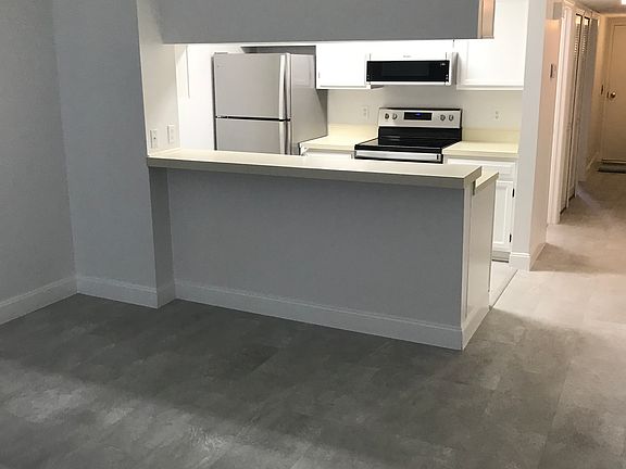 Looking toward kitchen from Living room