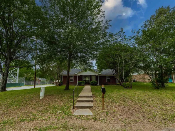 403 Cherry St, Chandler, TX 75758