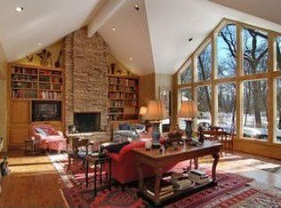 240 Old Farm Rd, Northfield, IL 60093