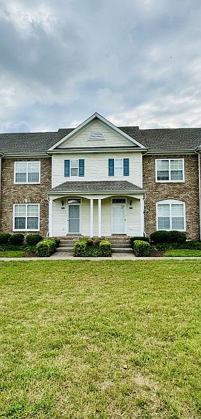 1st image of 1028 McKenna Dr