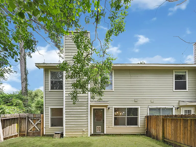146 S Walden Elms Cir — Photo 25