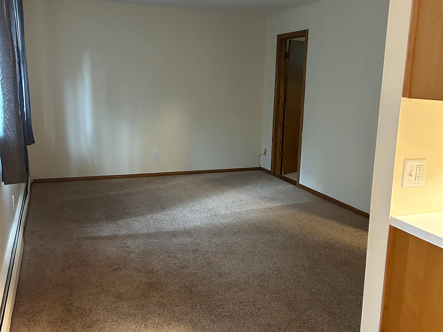 1 bed, 700 sqft, $1,200 — Photo 4