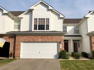 851 Stuarts Dr, St Charles, IL 60174