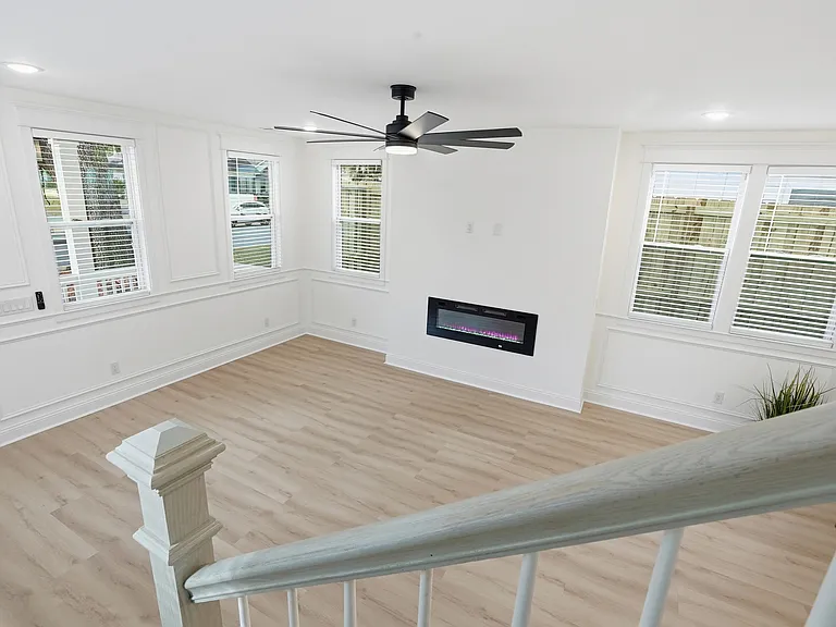1230 E Anderson St — Photo 8