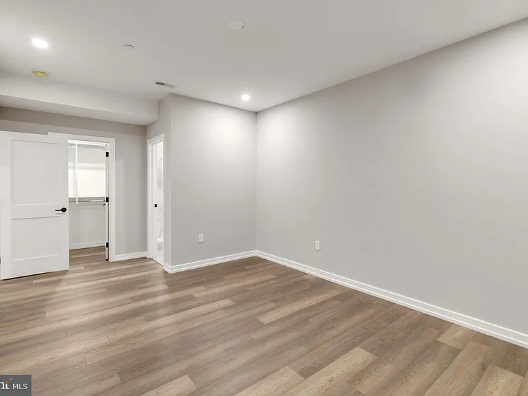 752 S 16th St #1B — Photo 17