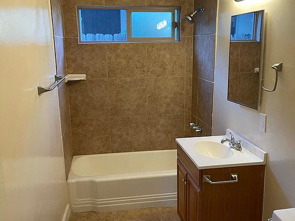 3rd image of 4815 Persimmon Ave APT 4