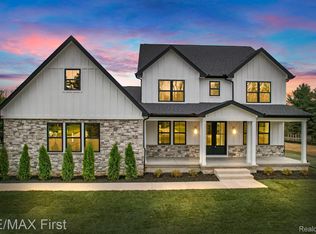11152 Spruce Point Dr, Brighton, MI