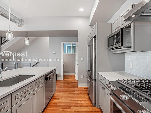 4th image of 3324 S Washington St