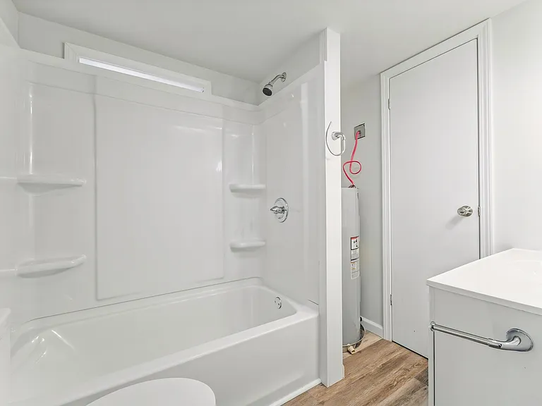 125 Evergreen St — Photo 9