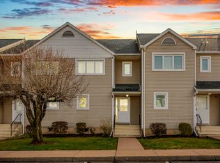 12 Oak Ridge Dr #12, Windsor Locks, CT 06096