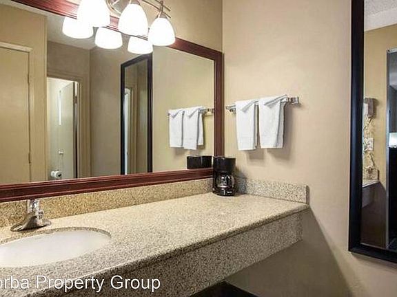4th image of 111 Chula Vista St #2