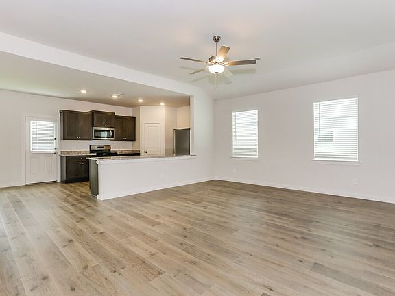 3rd image of 208 Julian Davis Dr