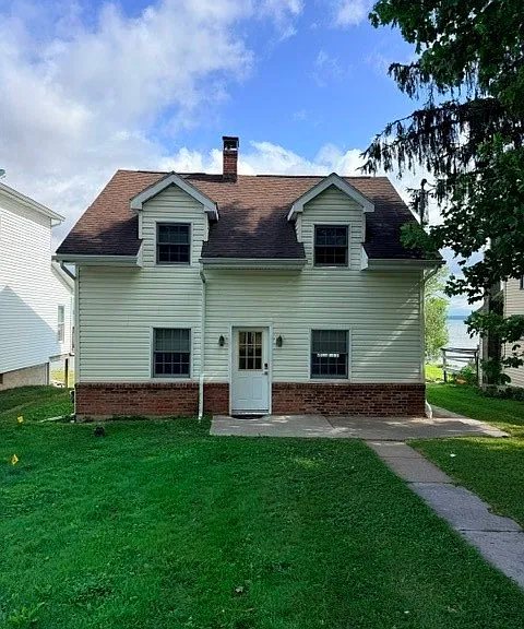 2937 Hamlin Ave — Photo 1
