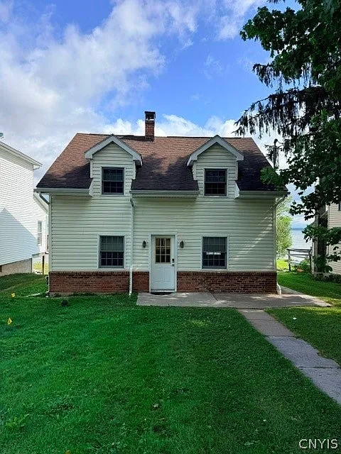 2937 Hamlin Ave