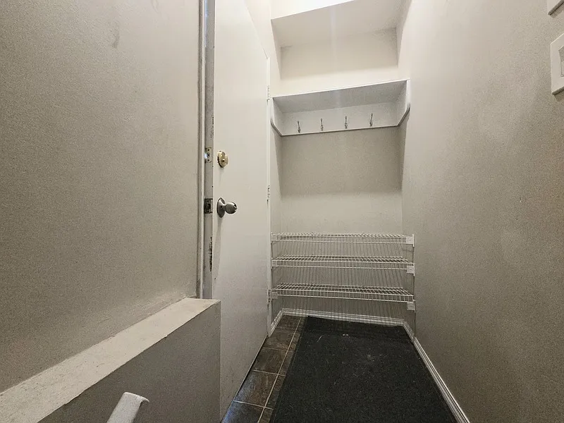 2 bed, 1.0 bath, 1100 sqft, $995 — Photo 3