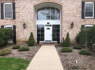 140 Carriage Way Dr APT 124, Burr Ridge, IL 60527