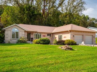 4077 County Road 6, La Crescent, MN 55947