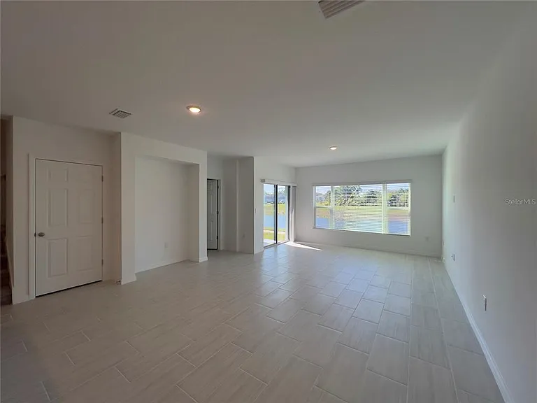 490 Thompson Village Ave — Photo 4