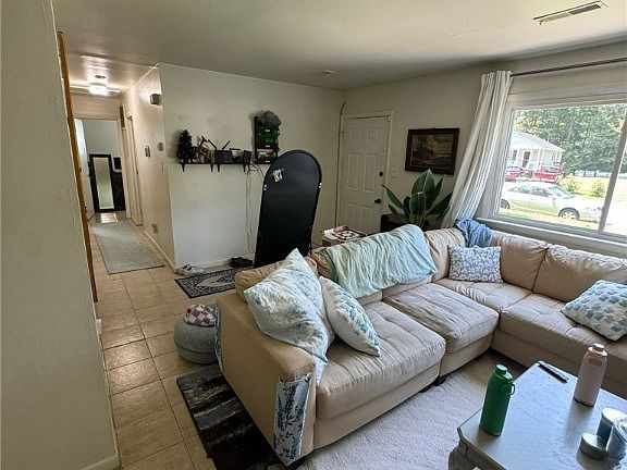 4th image of 2110 Hazelwood Ave