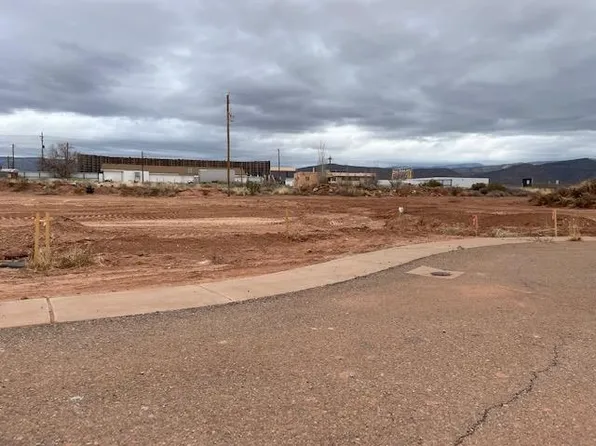 28 Running Indian Dr, Alamogordo, NM 88310