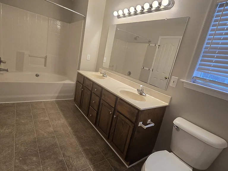 432 Spring Dr — Photo 8