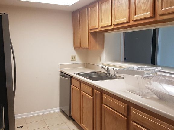 5th image of 2814 S Bartell Dr